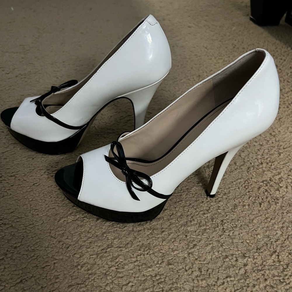 Enzo Angiolini platform patent heels